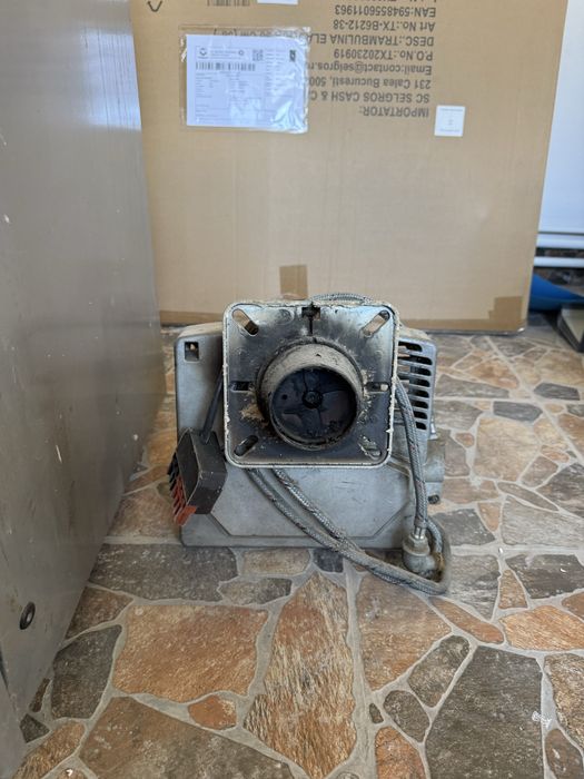 Vand centrala pe ulei si combustilil boiler cu serpentina si butoaie