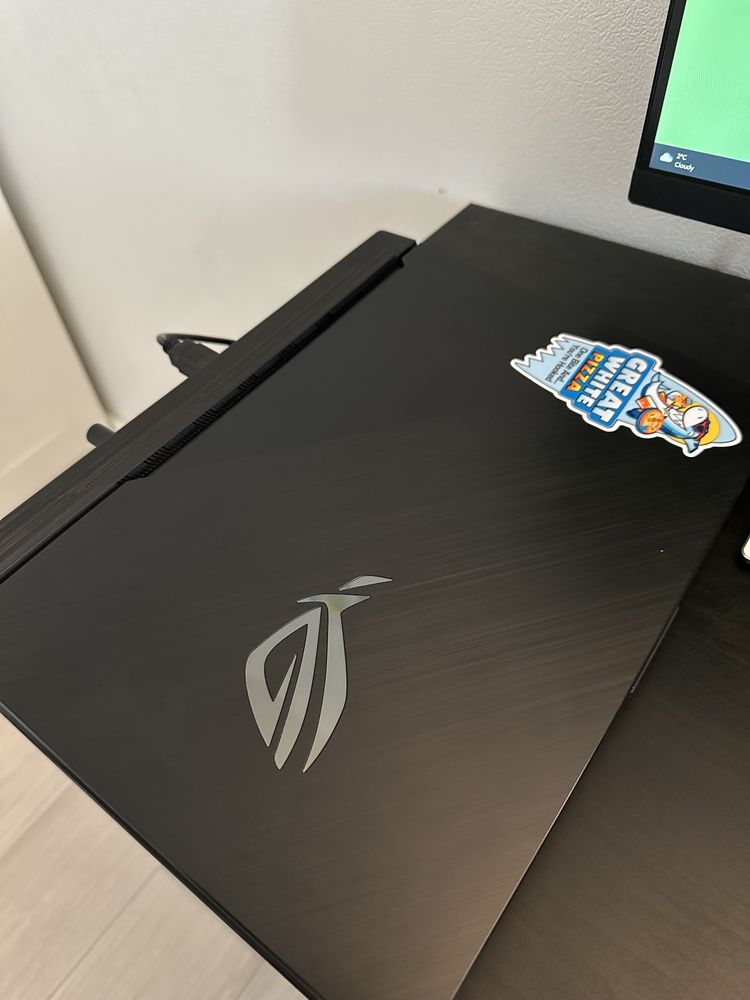 Продам Asus Rog Strix G / i5 9300H / 16GRAM / 1024SSD / GTX1650 / 15.6