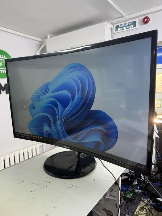 Изогнутый 32” дюймовый телевизор и монитор Samsung LV32F390FIXXRU, 2в1