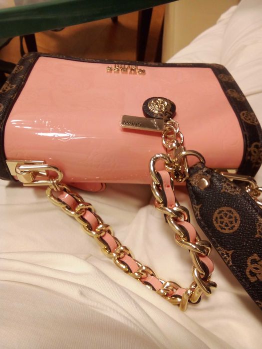 Нова чанта Guess, корал- 169 лв.