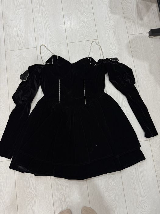 Платье черный-2500, пиджак-2000, трико-1000 , шорты по