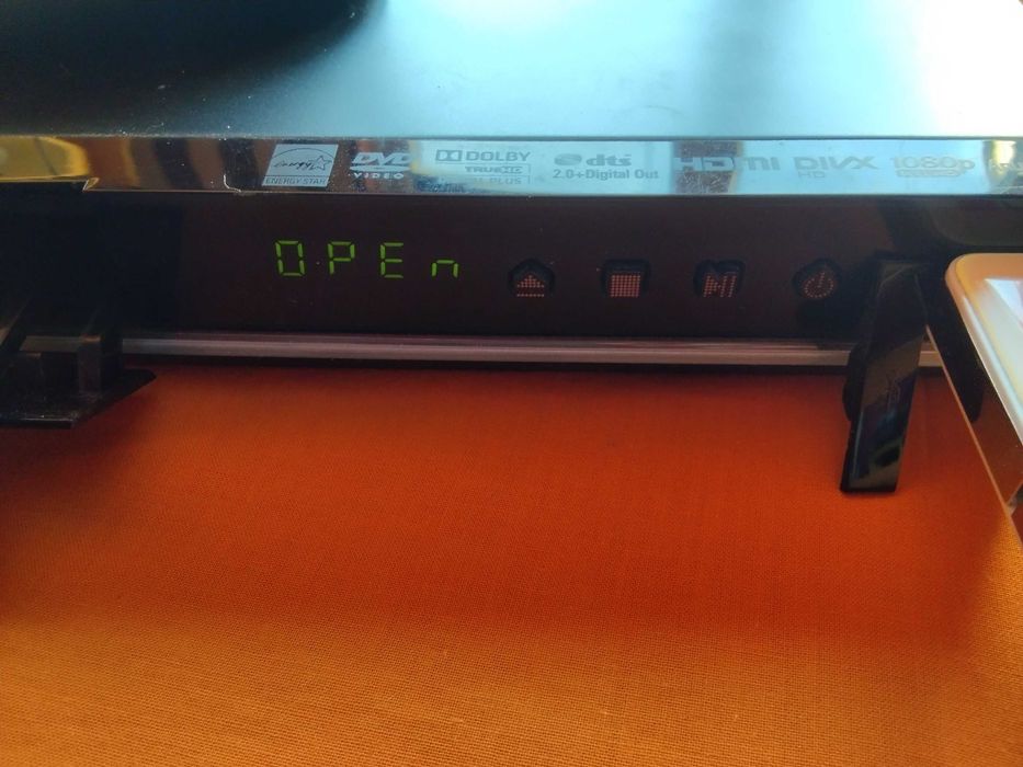 страхотен 3D BLUE RAY USB дивиди плър Самсунг нов внос Германия