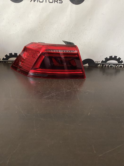 Stop stanga pe aripa matrix Vw Passat B8 facelift sedan cu DEFECT