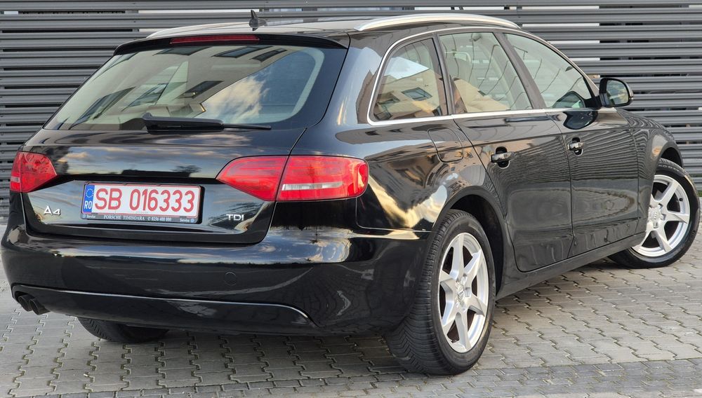 Vând Audi A4 Avant