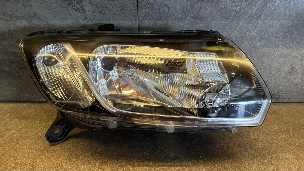 Far stanga Dacia Logan