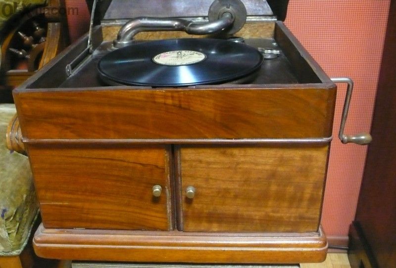 Замяна НАМАЛЕН! Работи! Старинен оригинален Швейцарски грамофон Работе