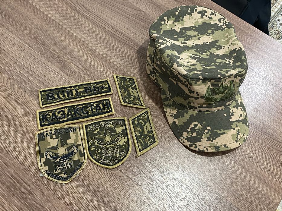 Кепка военная,шевроны