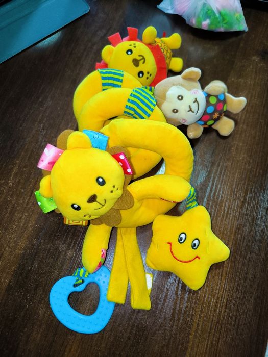 Игрушка на коляску и кроватку