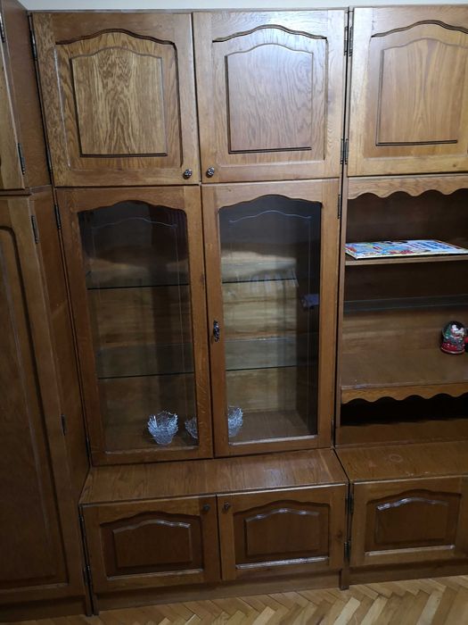 dulap-vitrina cu geamuri , lemn masiv