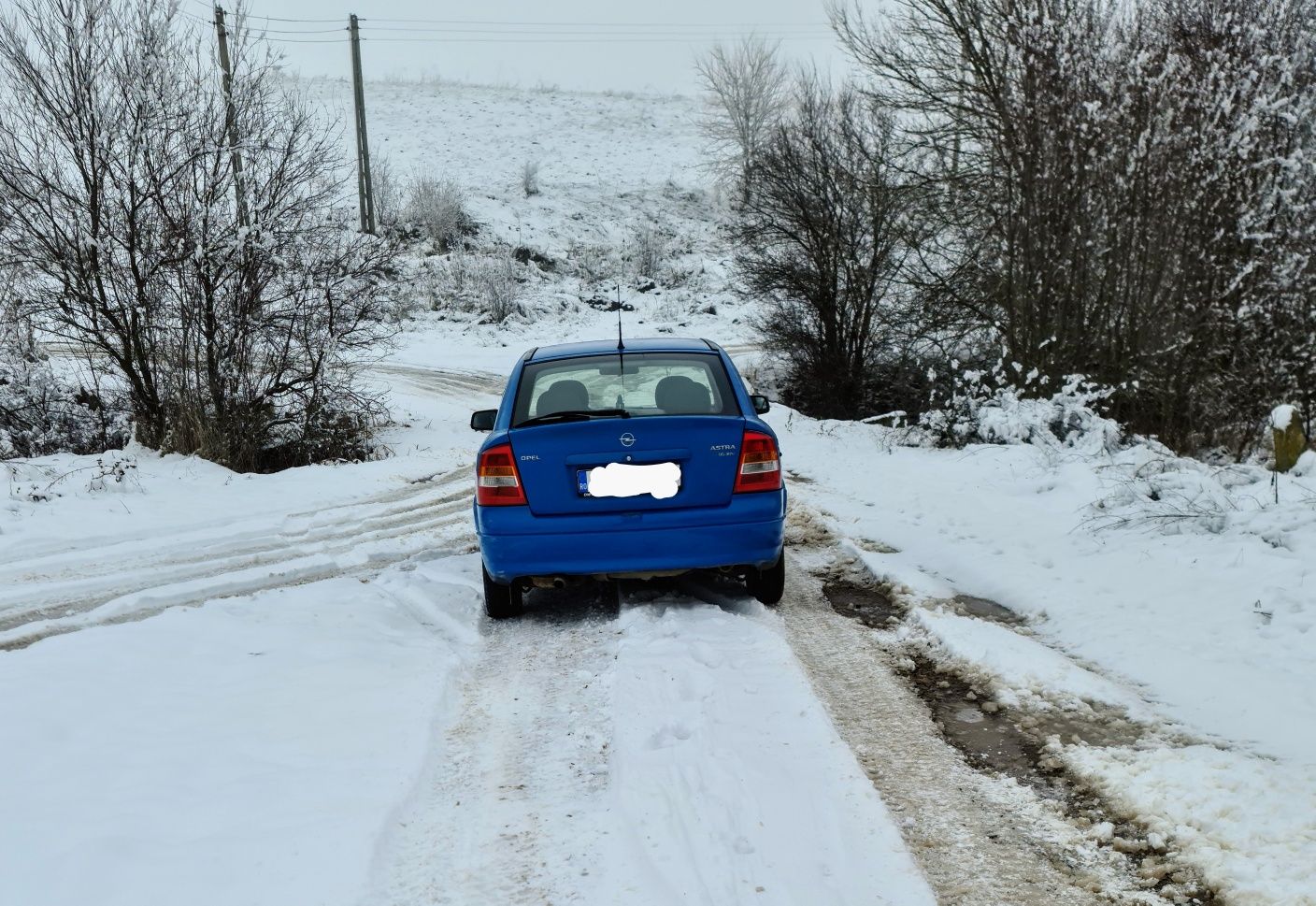 Vând Opel Astra 1.6 4 usi

urmaotarele dotari:

-cutie