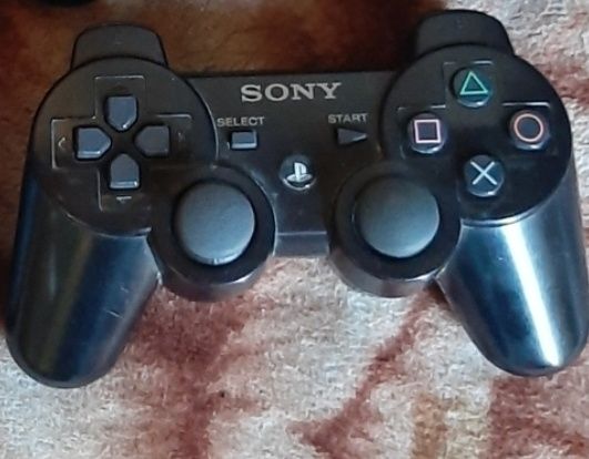 Vând manetă originală PlayStation 3  în stare bună