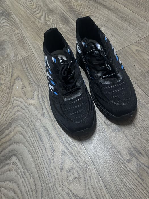 Продам летние кроссовки , новые , купил оказался больше размер