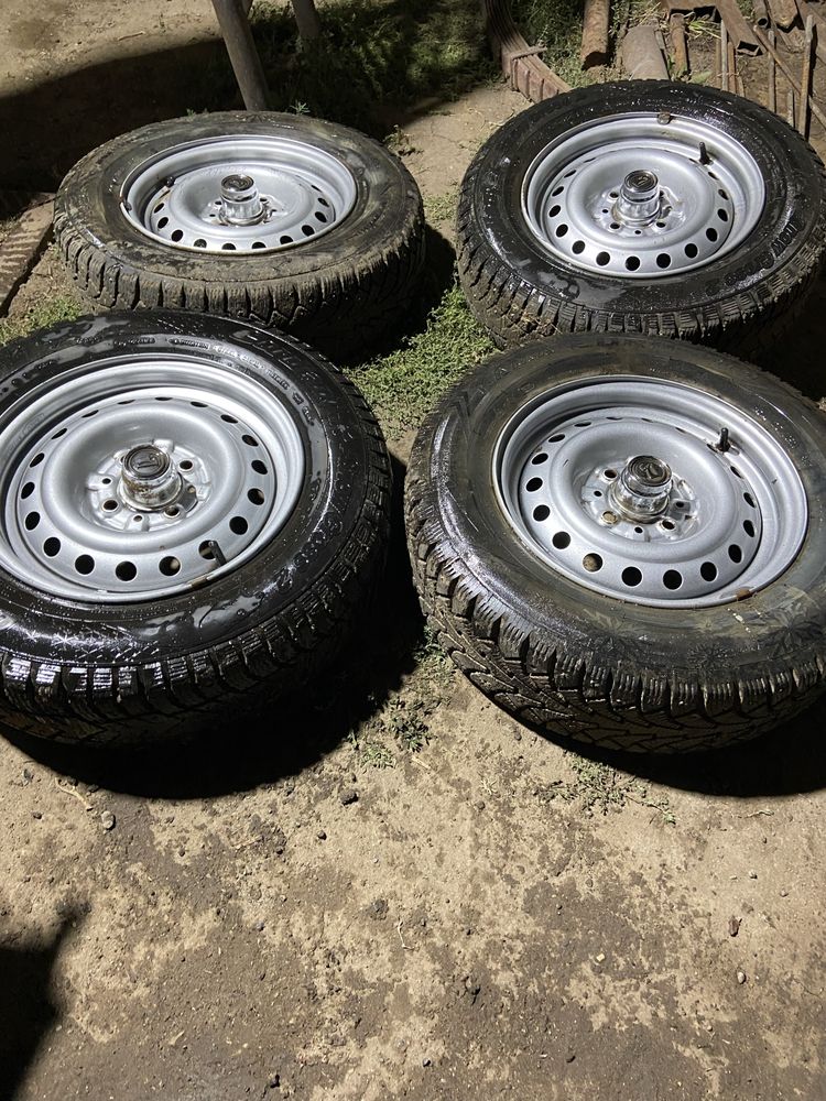 Продам зимнюю резину с дисками  r13