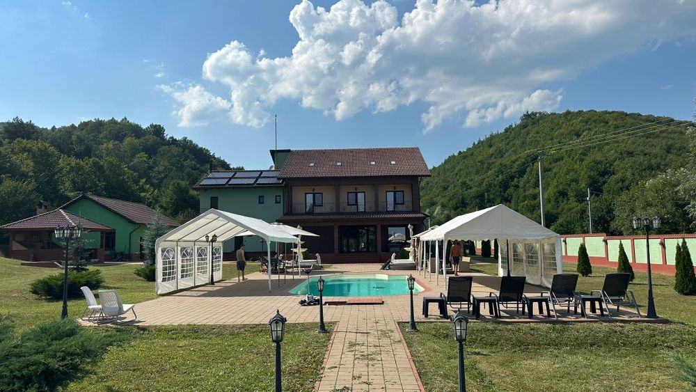 Închiriez corturi 4x8 , mese cocktail