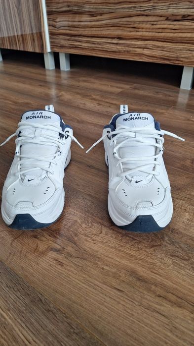 Nike air monarch