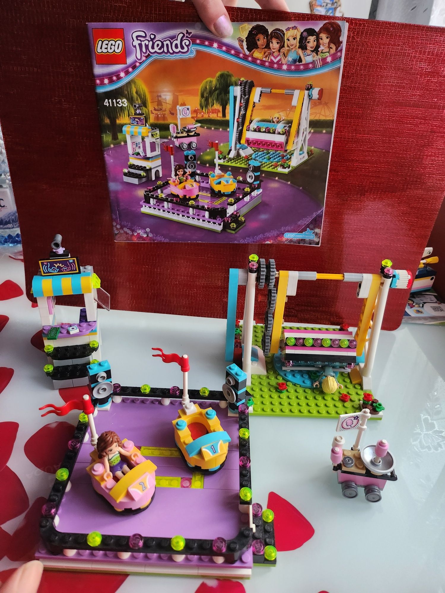 Lego friends -Mașinuțe electrice în parcul de distractii