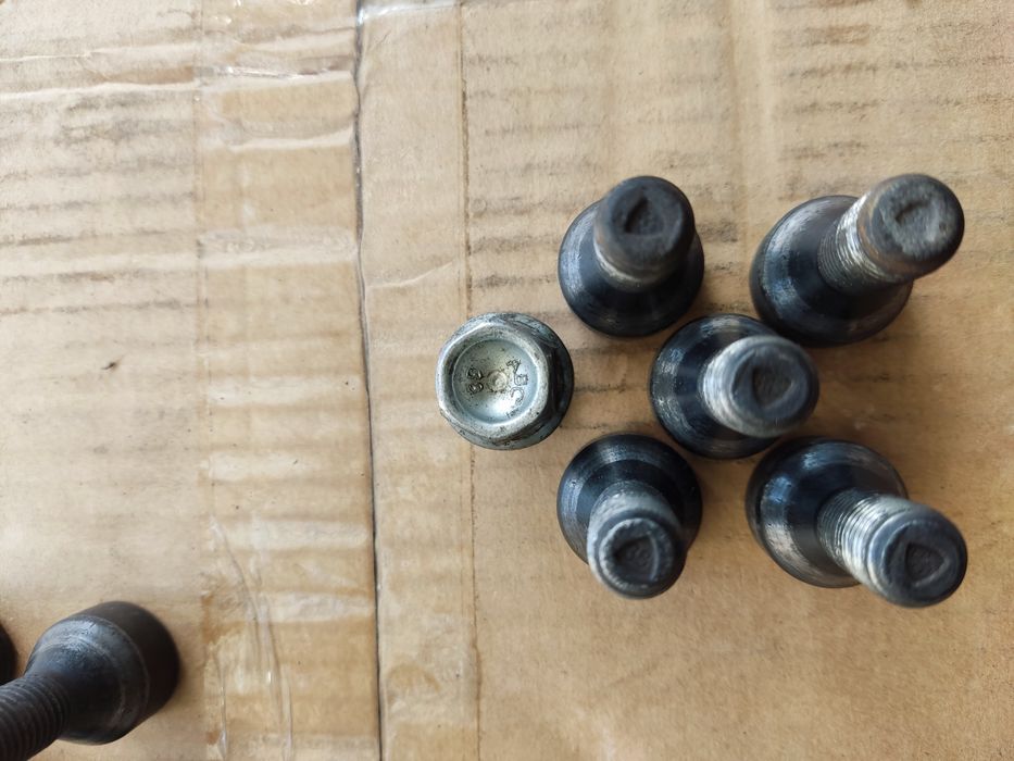 BMW Секретни болтове Оригинални