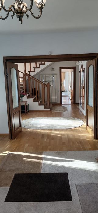 Inchiriez vila, suprafata utila 360mp, Sibiu, str Sacel, zona Tilisca