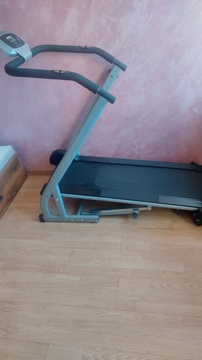 Механична бягаща пътека.