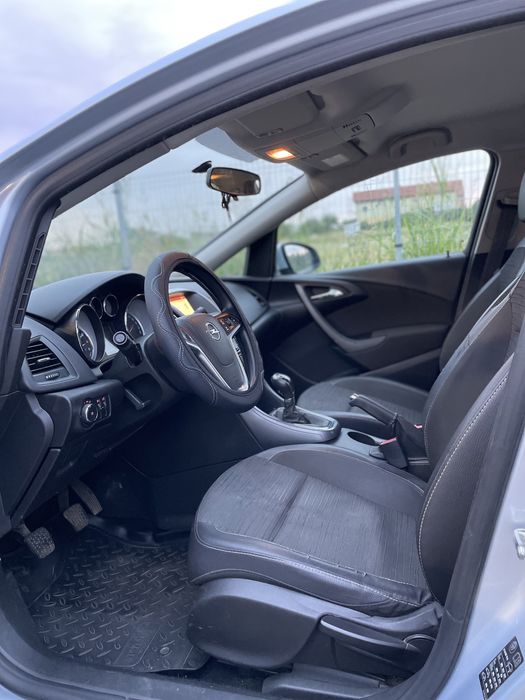 Opel Astra J Sedan, 1.4 Turbo, 140 CP ,benzină, 2017