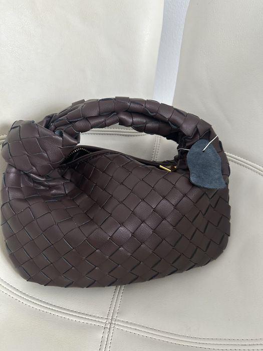 Чанта по модел на Bottega Veneta