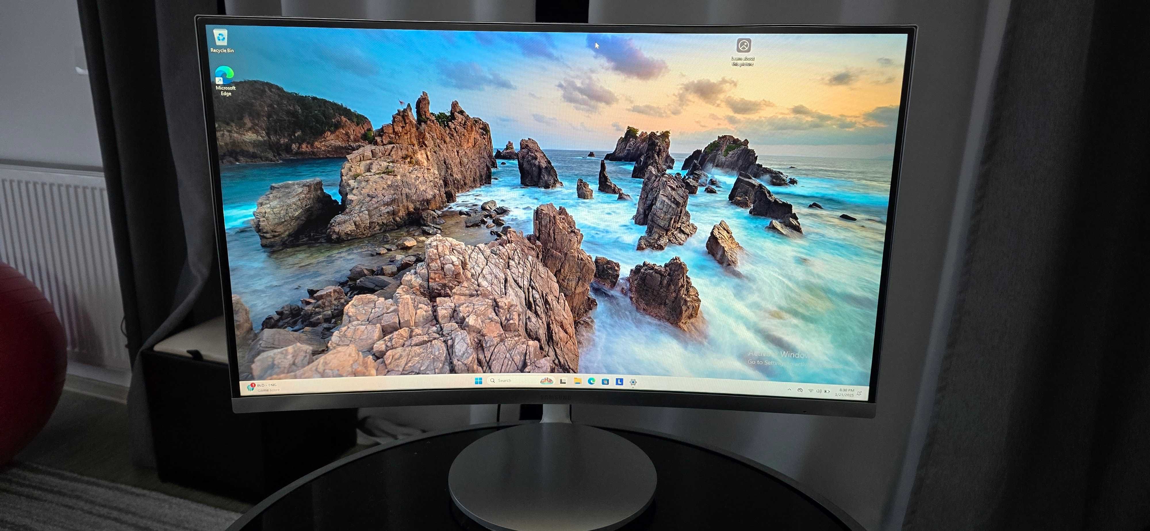 Monitor Led curbat Samsung 28", HDMI, VGA, Display port, silver