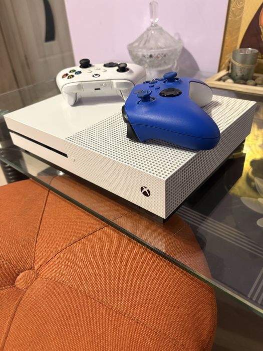 Vand consola  xbox one s