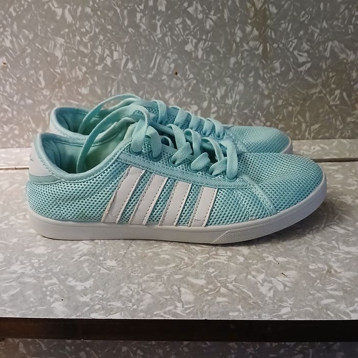 Кроссовки .   .   .