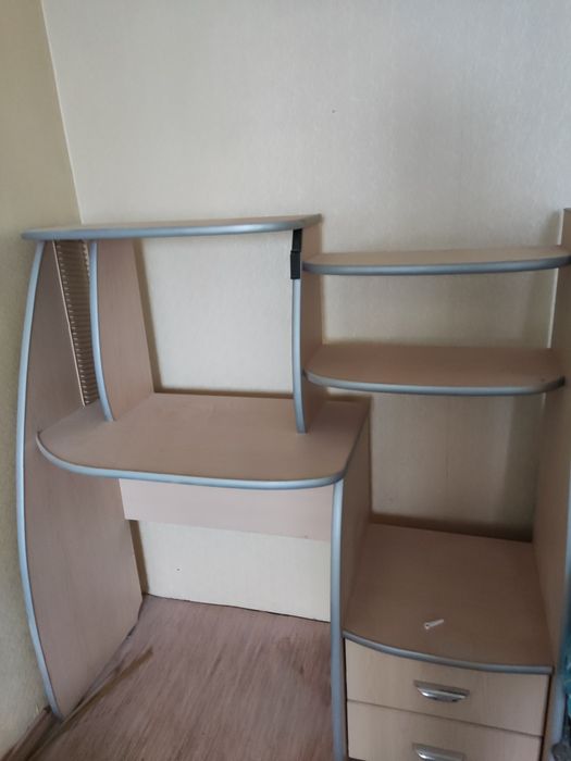 Шкаф для компьютера и книг