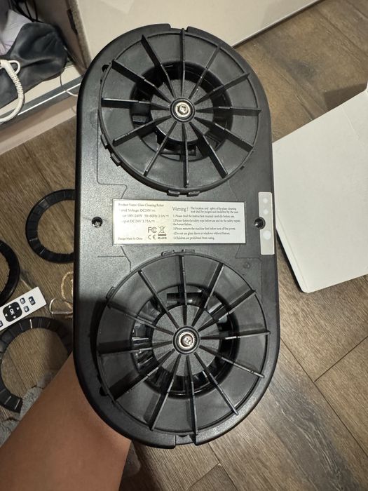 Продавам робот за почистване на прозорци