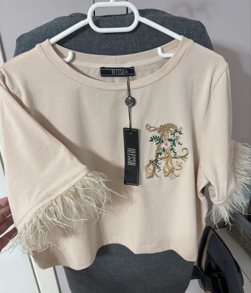 Къс T-shirt Alessa