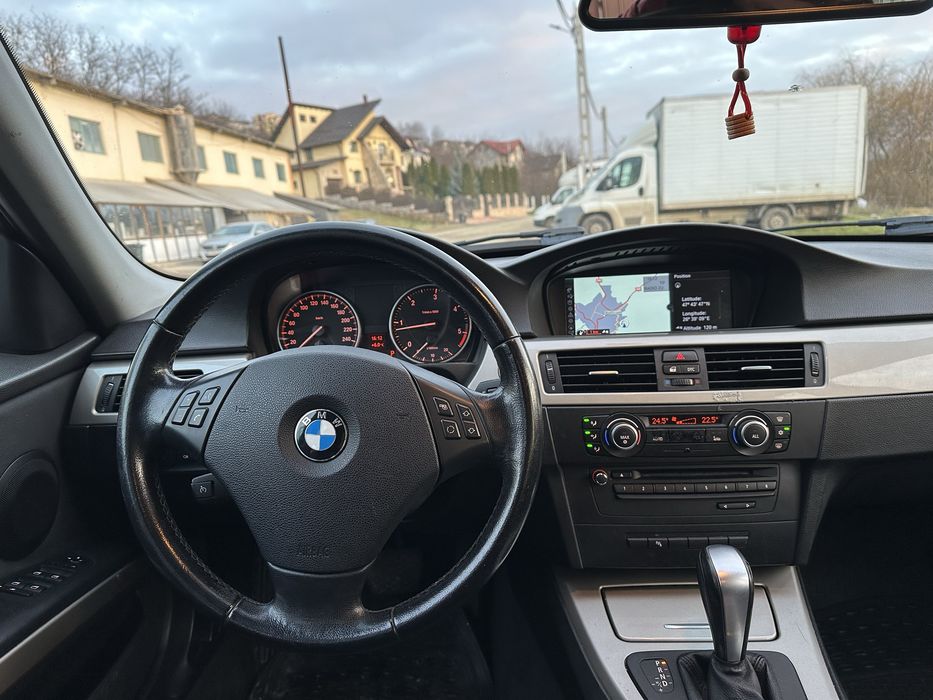 Bmw 318d 2011 automat navi mare