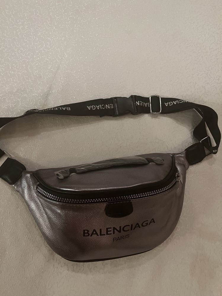 Продам стильную поясную сумку balantiaga офигенская