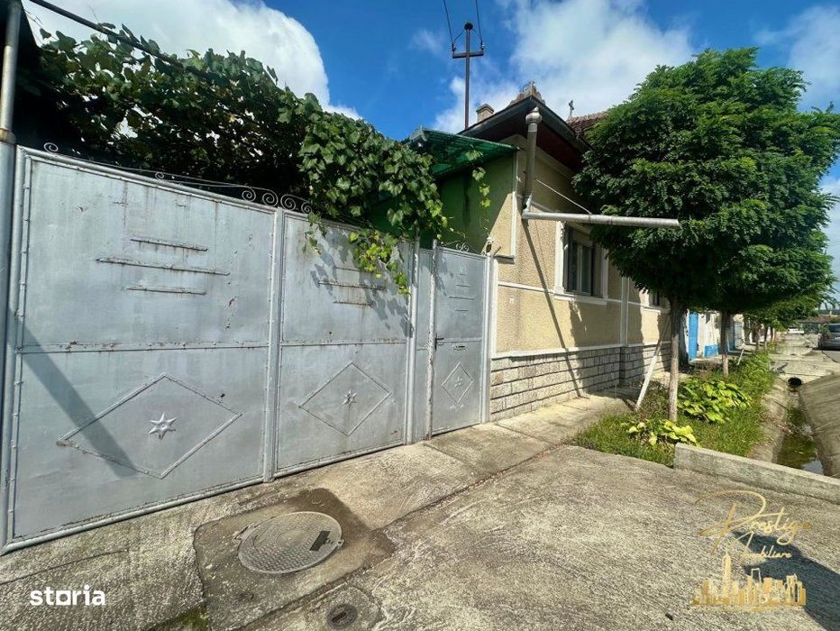 Casa cu anexe si teren de 959 mp de vanzare in Tinca - Bihor