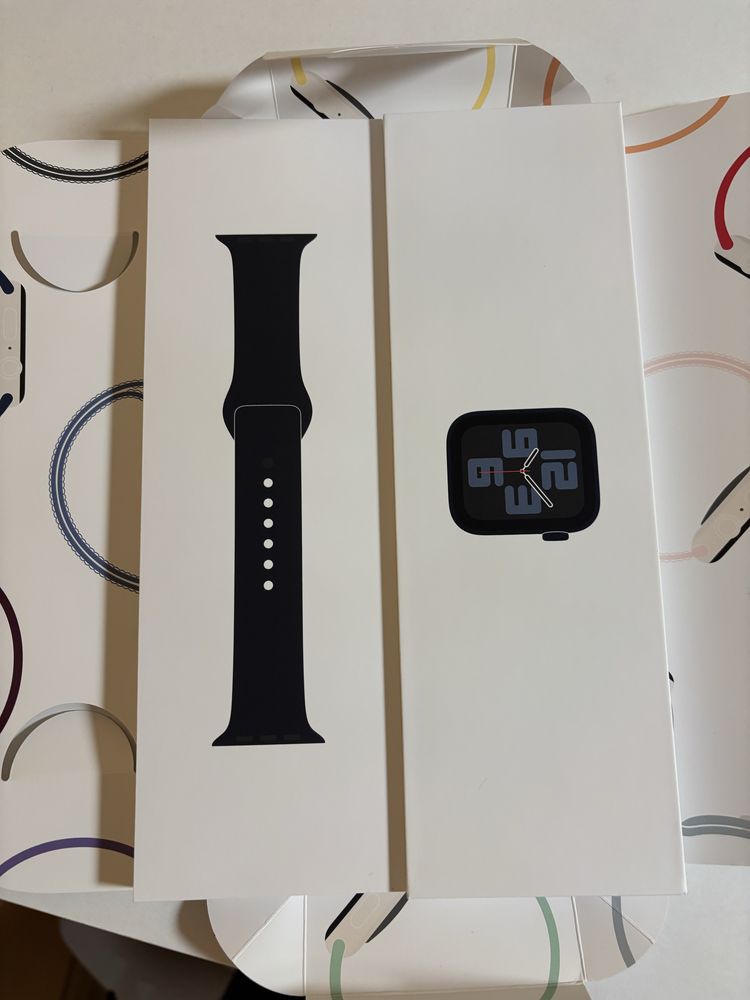 Продавам нов Apple watch SE 2 44 mm. Midnight с гаранция