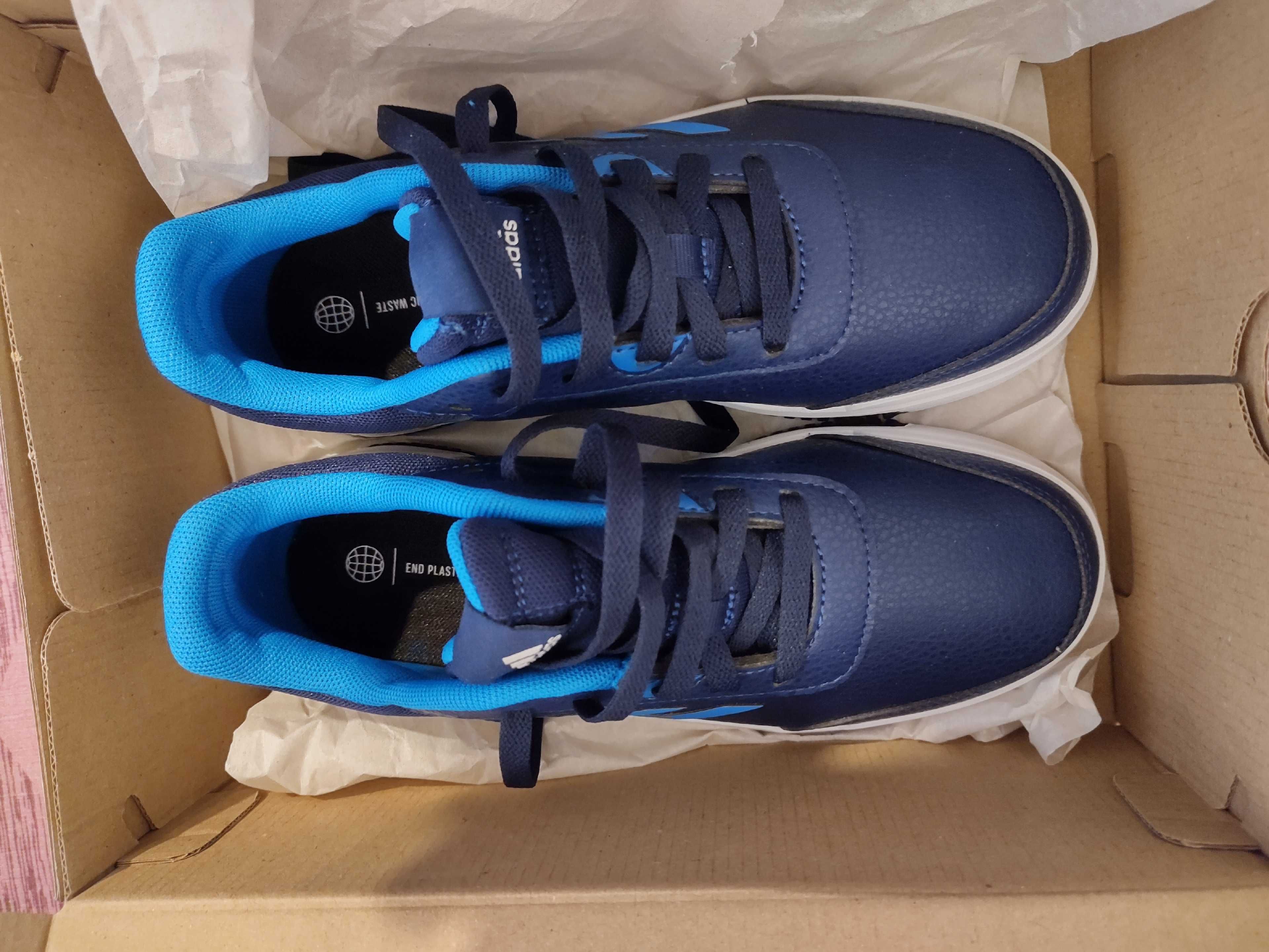 Adidas нови 23 см стелка. Нови