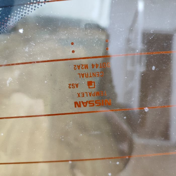 Заднее стекло на Ниссан Кашкай 2019 года.