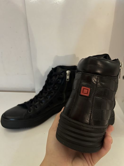 Adidasi tip gheata cricket