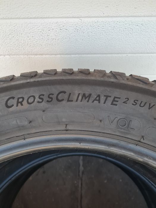 Всесезонни гуми 2 броя MICHELIN CrossClimate 2Suv 235 50 R19 дот 4923