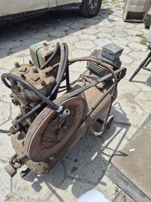 Компресор трифазен