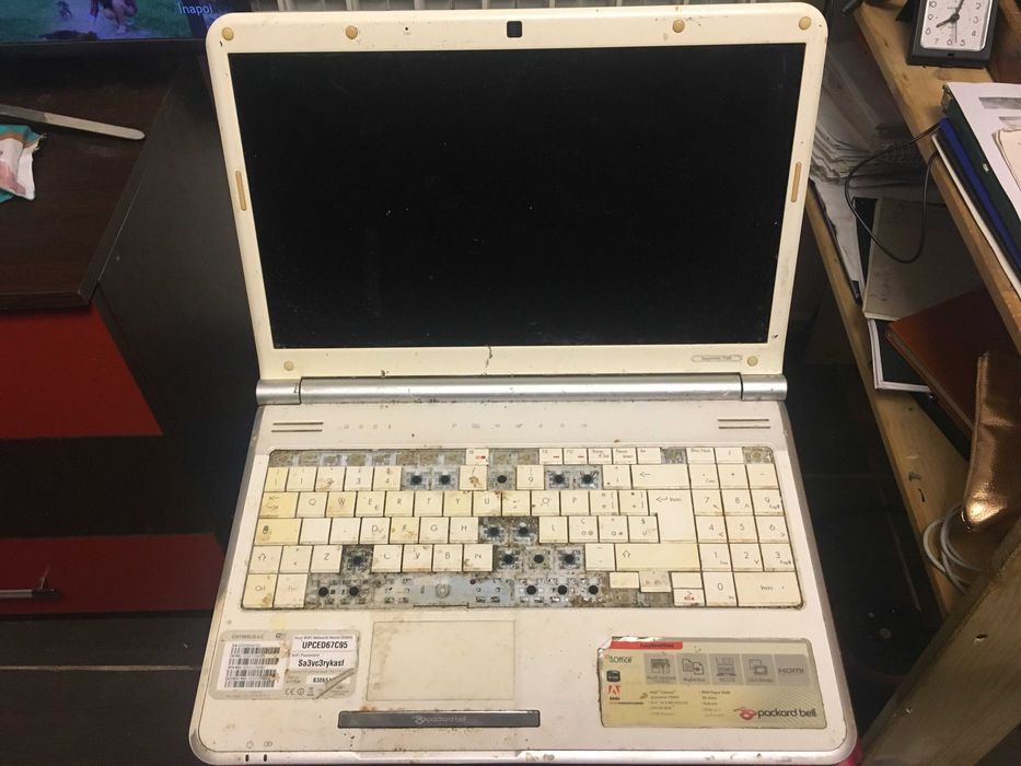 desmembrez  3 laptopuri  vedeti poze