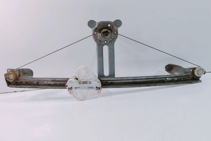 Macara  stanga spate 118466 Dacia Logan prima generatie (facelift) se