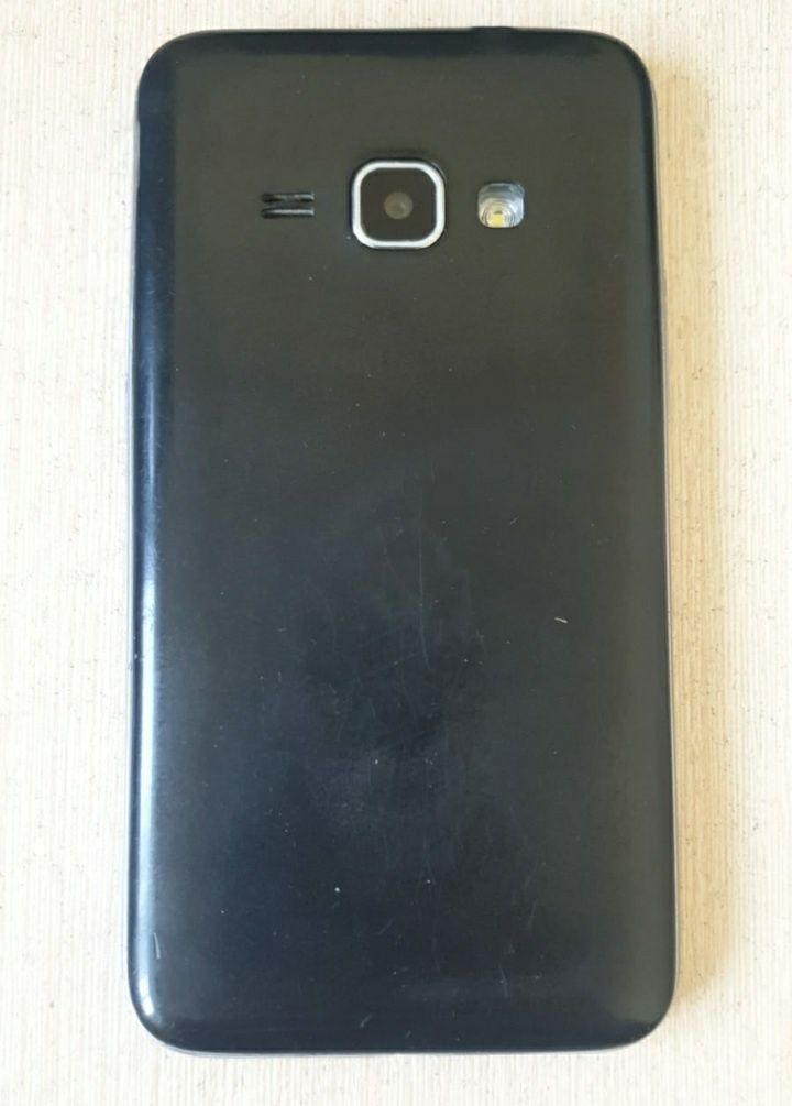 Телефон  Samsung  J 1
