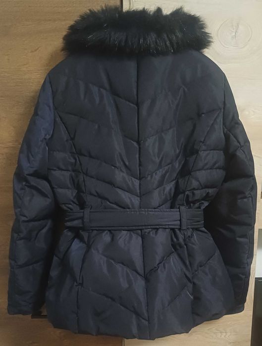 Дамско зимно яке с пух на яката