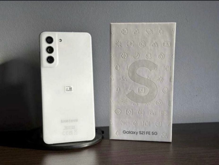 Samsung Galaxy S21 FE 5G; White; Impecabil