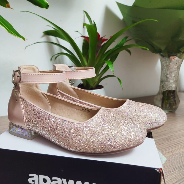 Pantofi roz de prințesa, 35