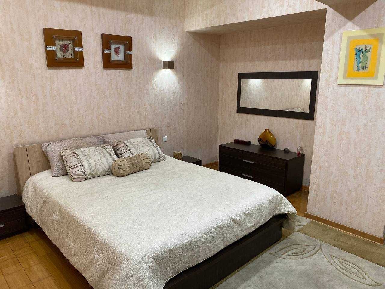 3-комнатная квартира с мебелью и ремонтом, ЦУМ, 90м²