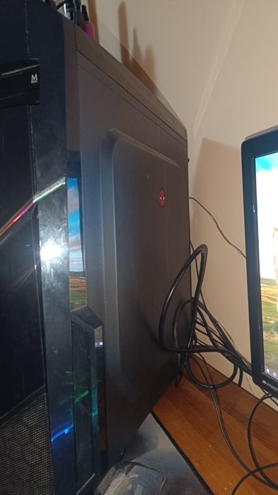 Геймърски настолен компютър с Монитор benq