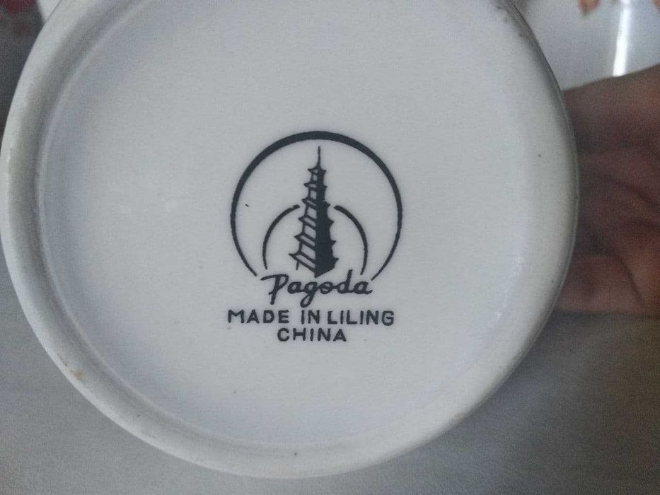 Чайный-кофейный сервиз на 6 персон,Китай,в хорошем состоянии