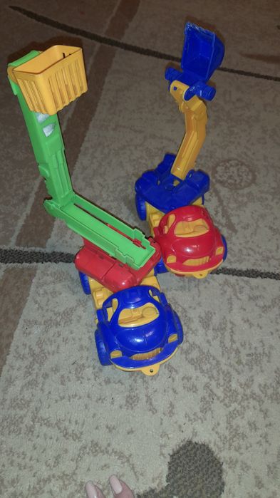 Игрушки, машинки .